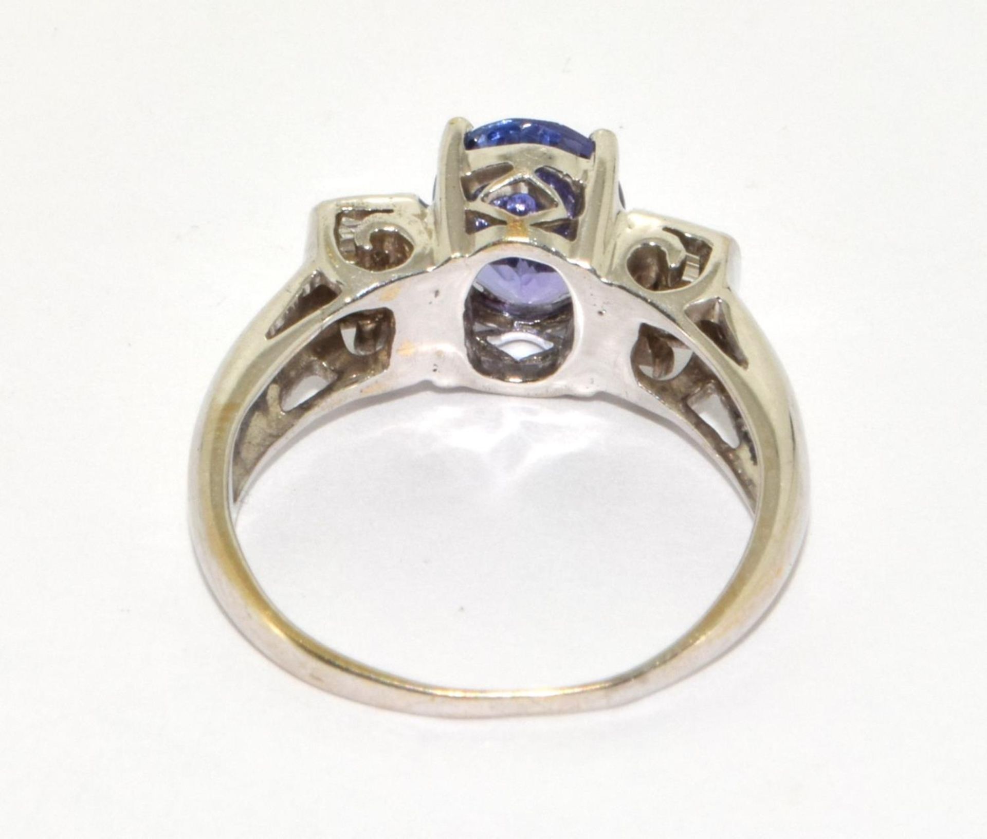 18ct white gold 1.5ct Tanzanite and Diamond ring 5.6g size M - Image 4 of 6