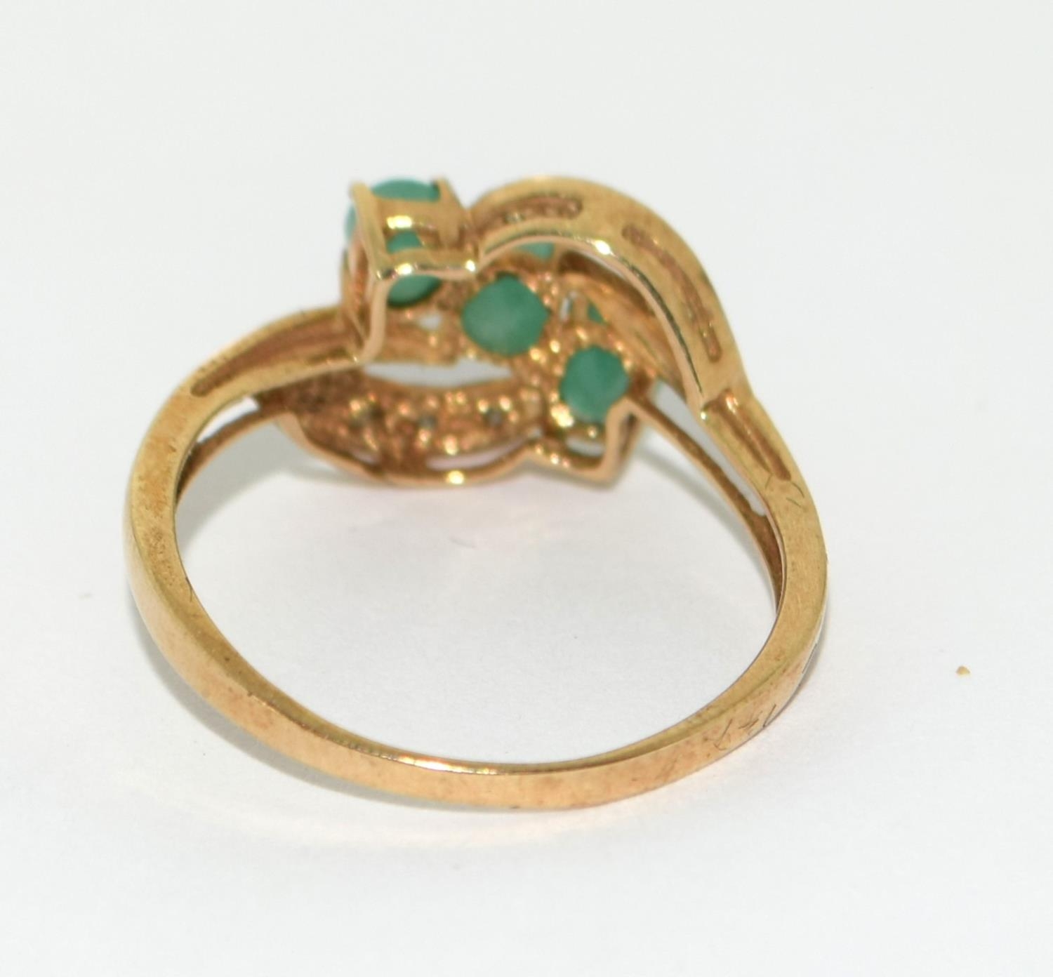 9ct gold ladies Diamond and emerald sweep ring size N - Image 3 of 5