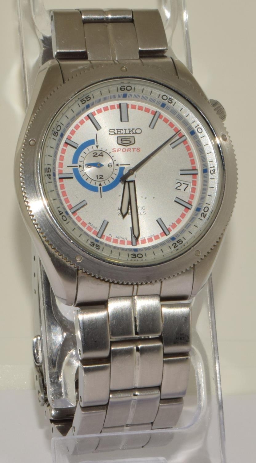 Seiko 5 Sports automatic 24 jewels ref 4R37-00G0. on stainless steel strap. Unusually crown is set