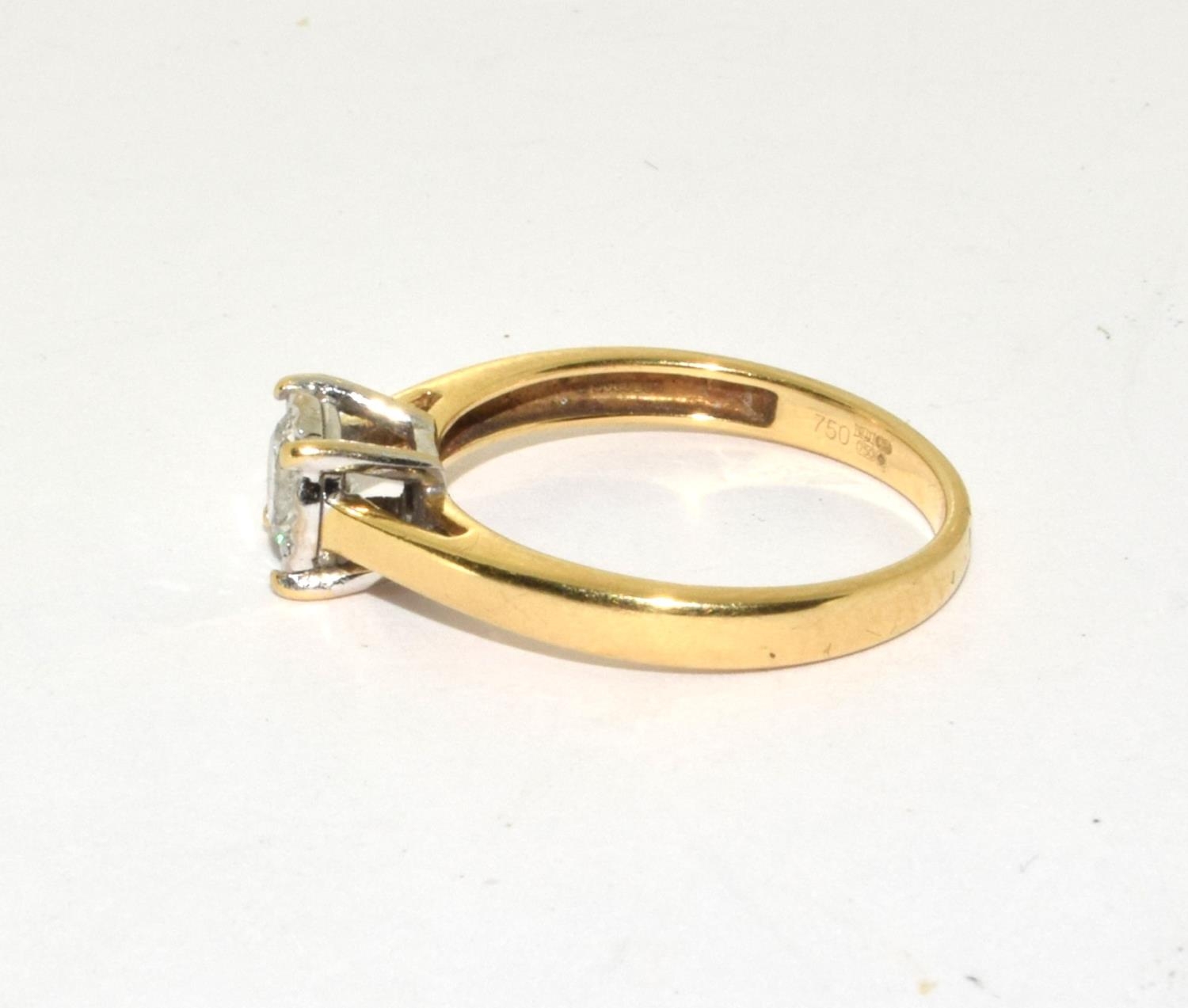 An 18ct gold diamond solitaire ring approx 0.50points Size o Boxed - Bild 2 aus 5