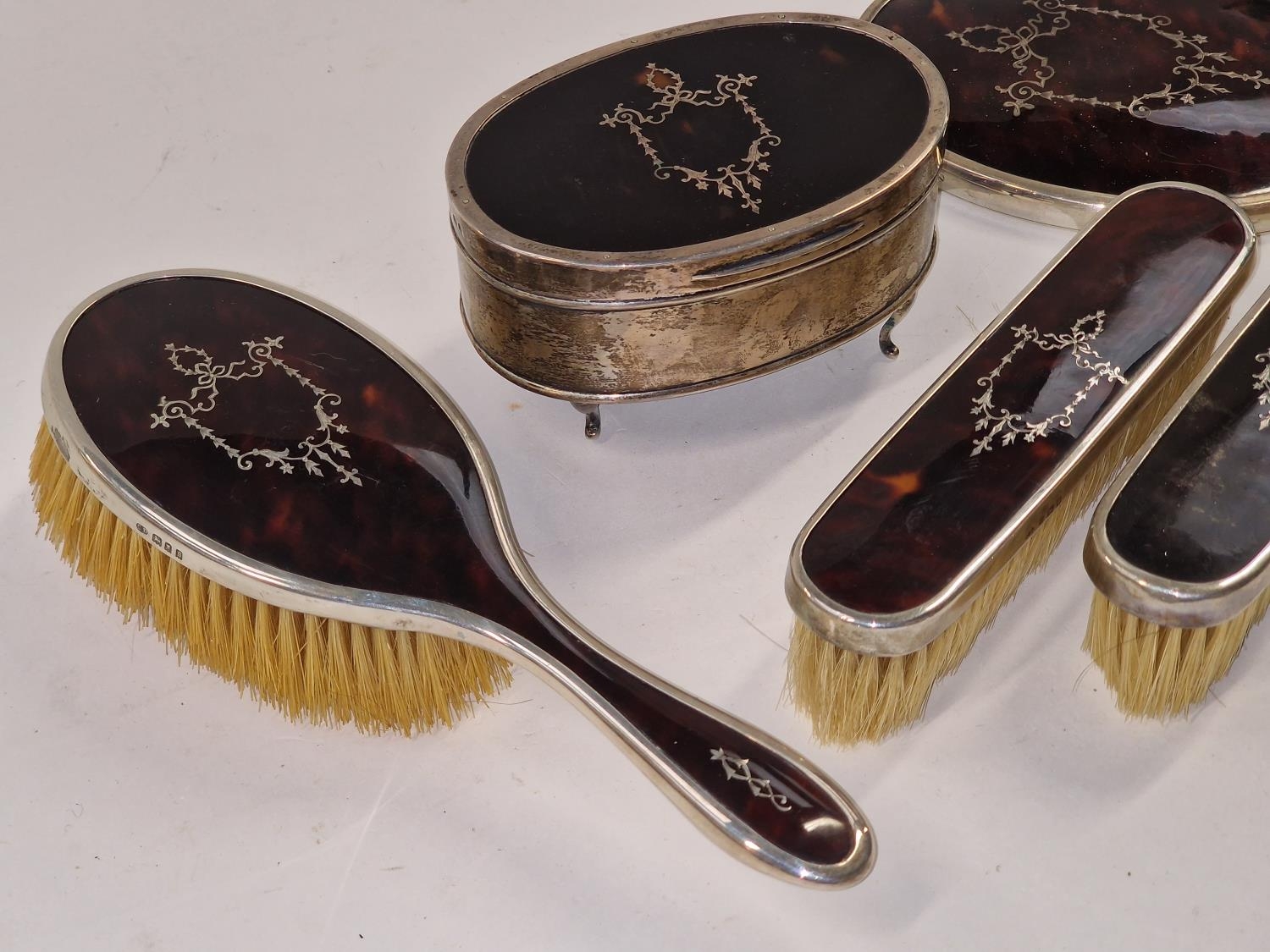 Silver 5 piece dressing table set matched with Tortoise shell decoration - Image 2 of 4