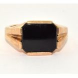 9ct gold gents Onyx set signet ring 6.6g size S