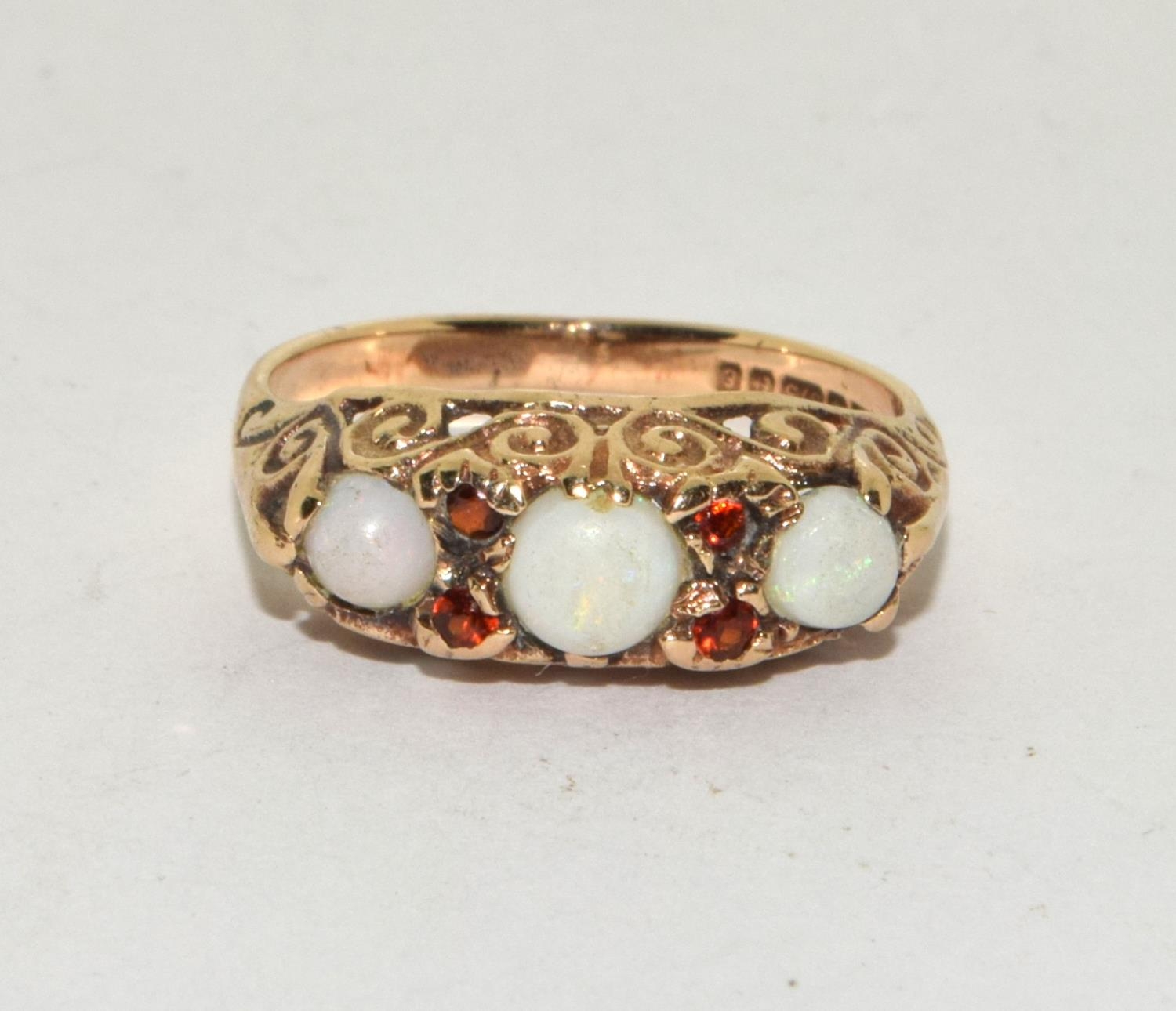 Antique 9ct yellow gold Opal and Garnet trilogy ring size L 1/2.