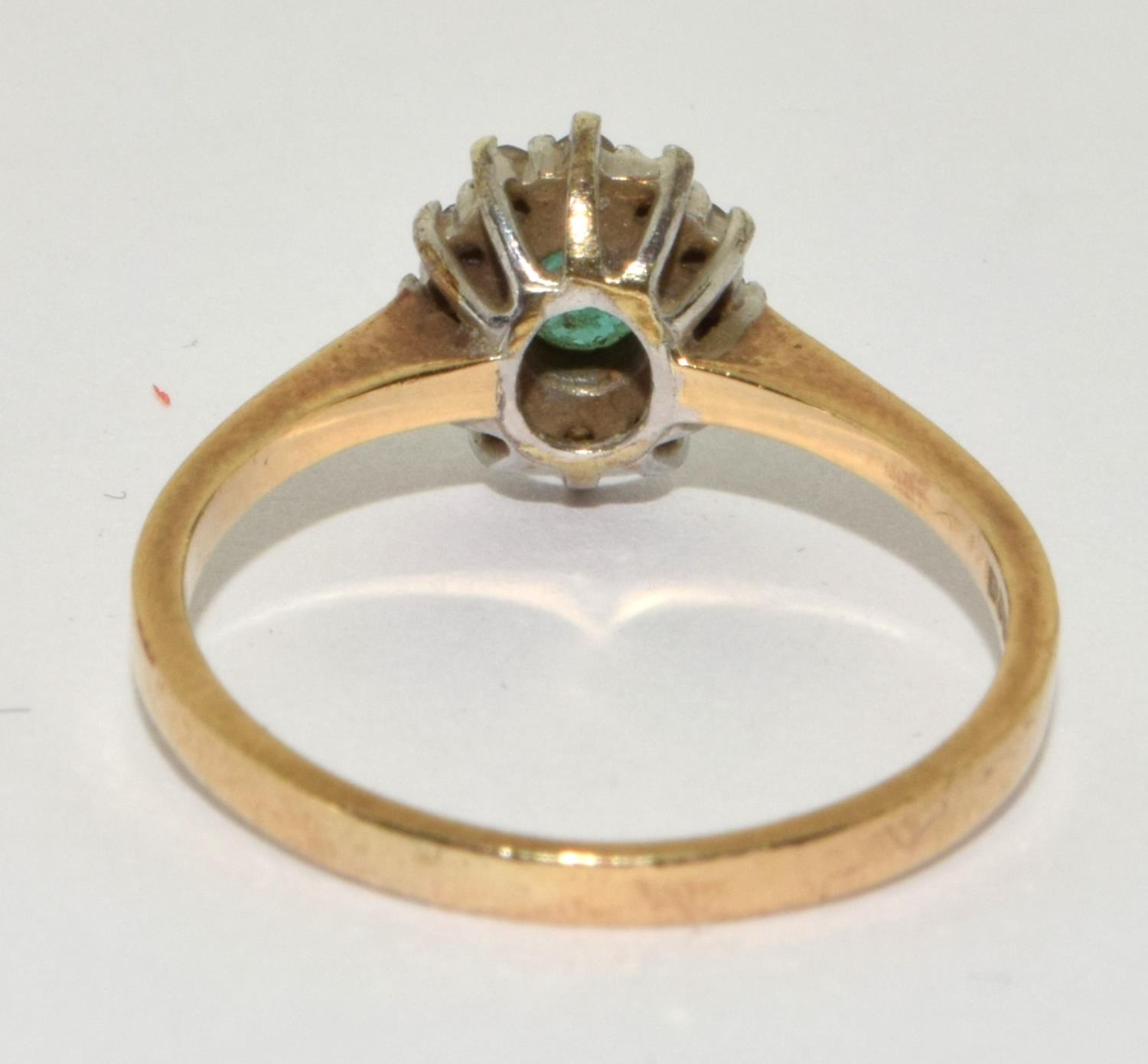 9ct gold Ladies Diamond and emerald ring size O - Image 3 of 5