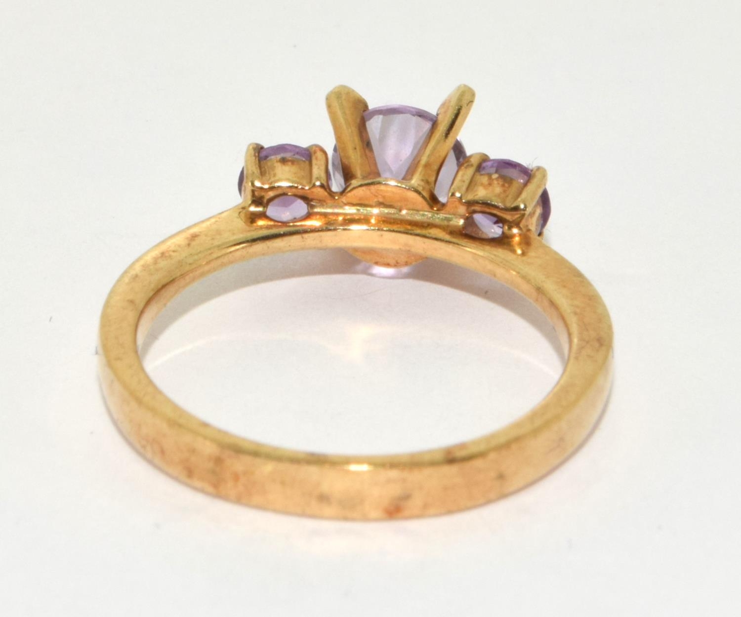 9ct gold ladies 3 stone Amethyst and tanzanite ring size N - Image 3 of 5