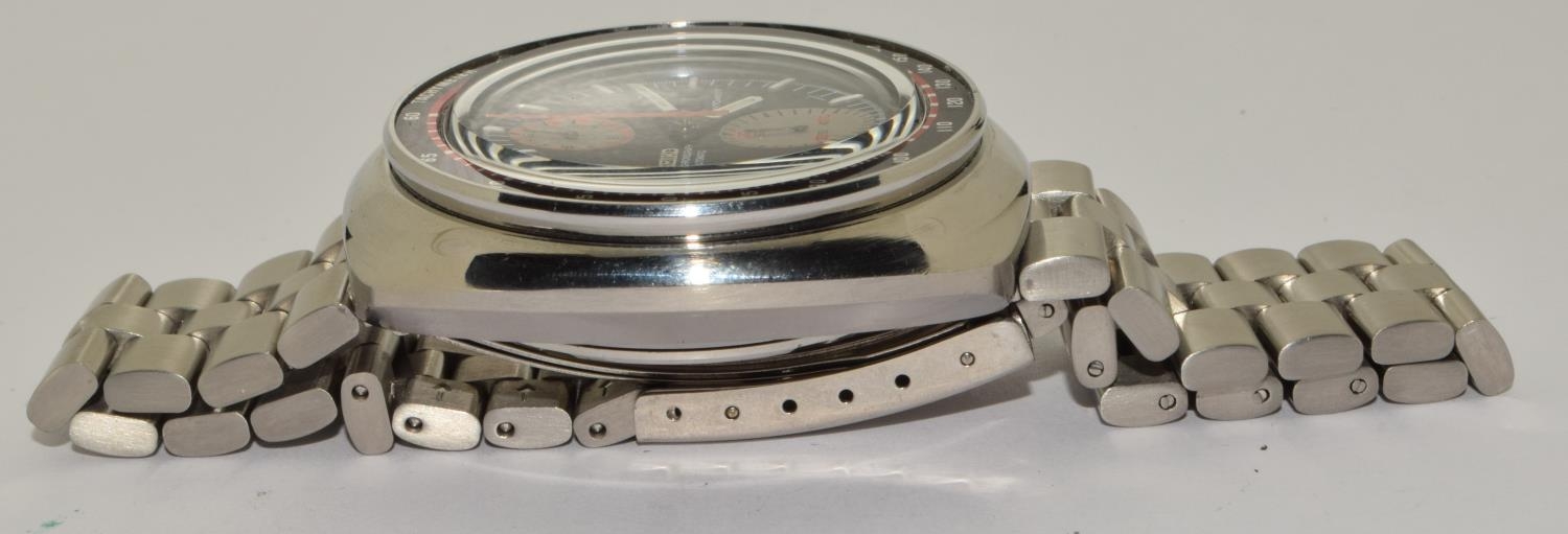 Vintage Seiko 'UFO' chronograph ref: 6138-0011. Serial no. dates this watch to October 1975. Good - Image 4 of 6