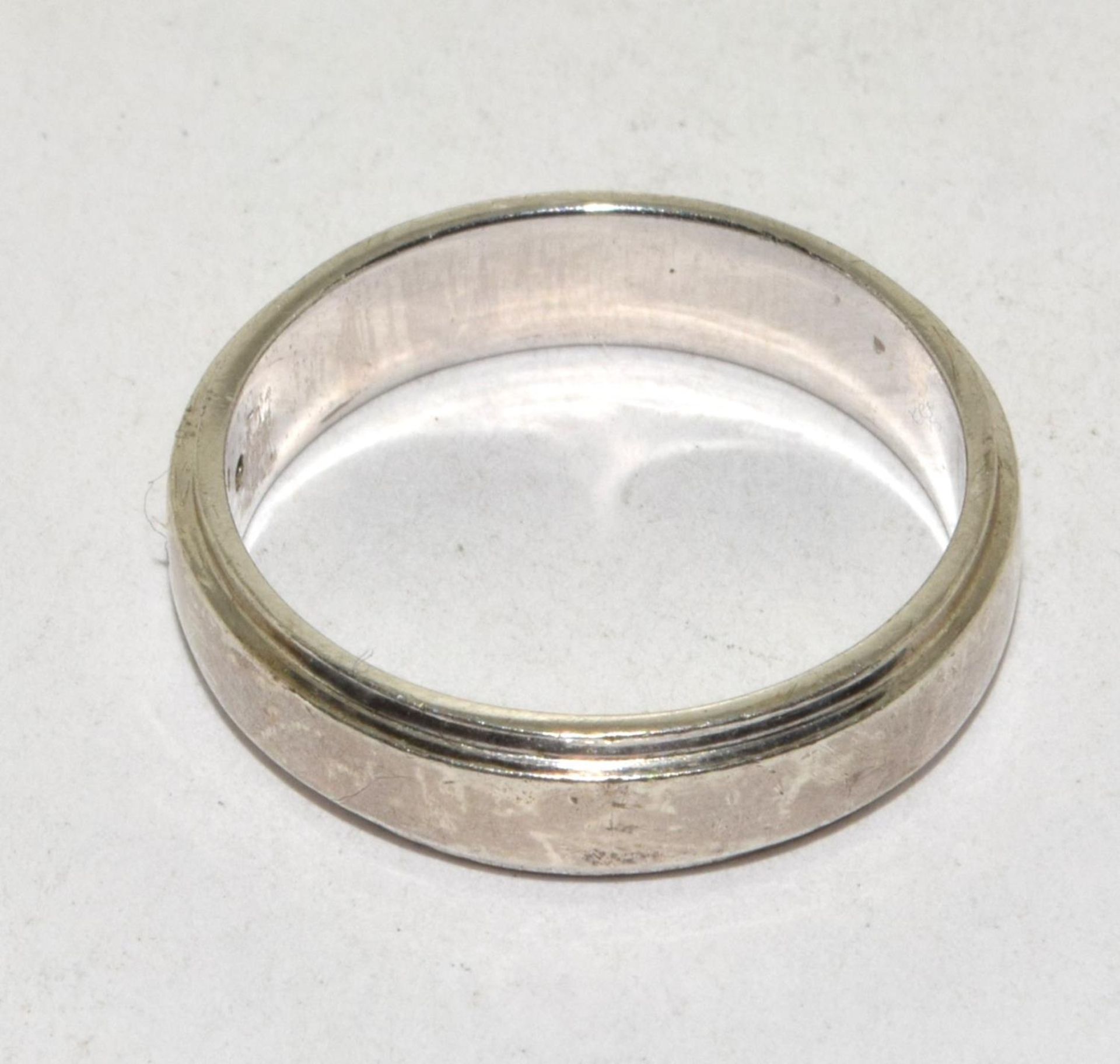 A 925 silver wedding band set with small stone, Size P - Image 3 of 3