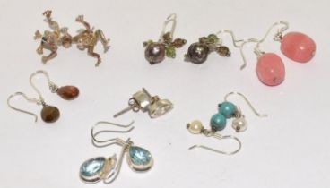 7 x pairs of silver gem set earrings to include an articulated frogs