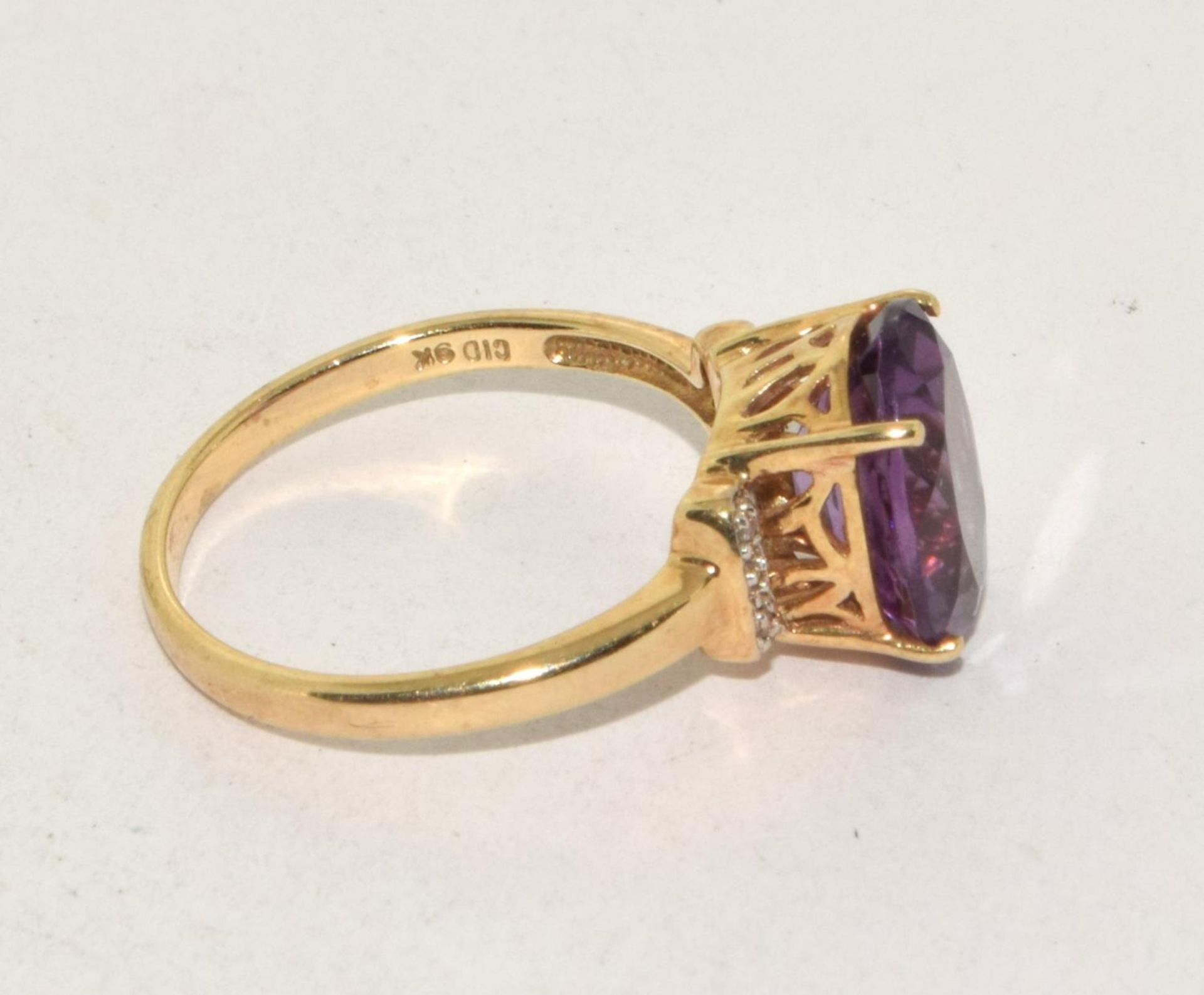 9ct gold ladies Amethyst and Diamond chip shoulder open work ring size R - Image 4 of 5