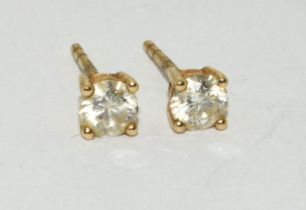 Diamond stud gold earrings of approx 0.25ct each total approx 0.50ct