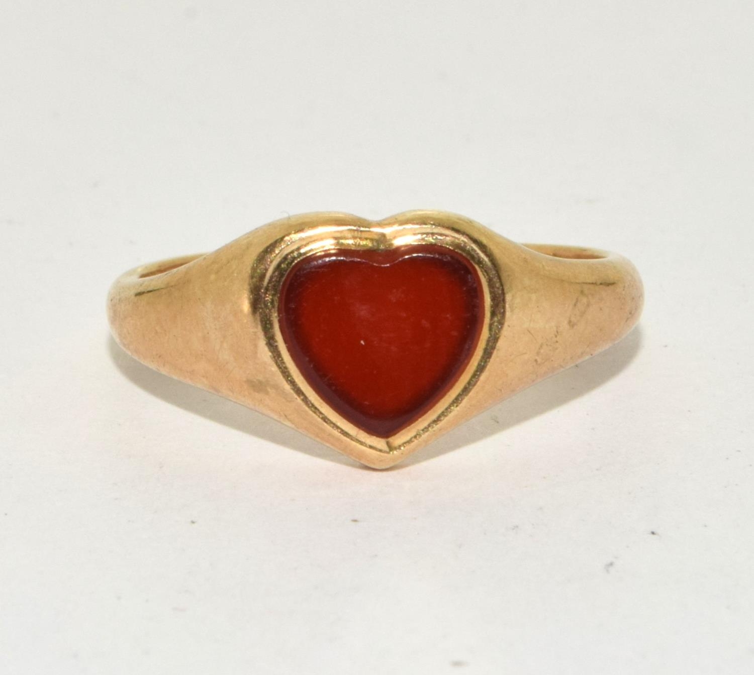 9ct gold ladies Heart set ring with Garnet stone size M 3g - Image 5 of 5