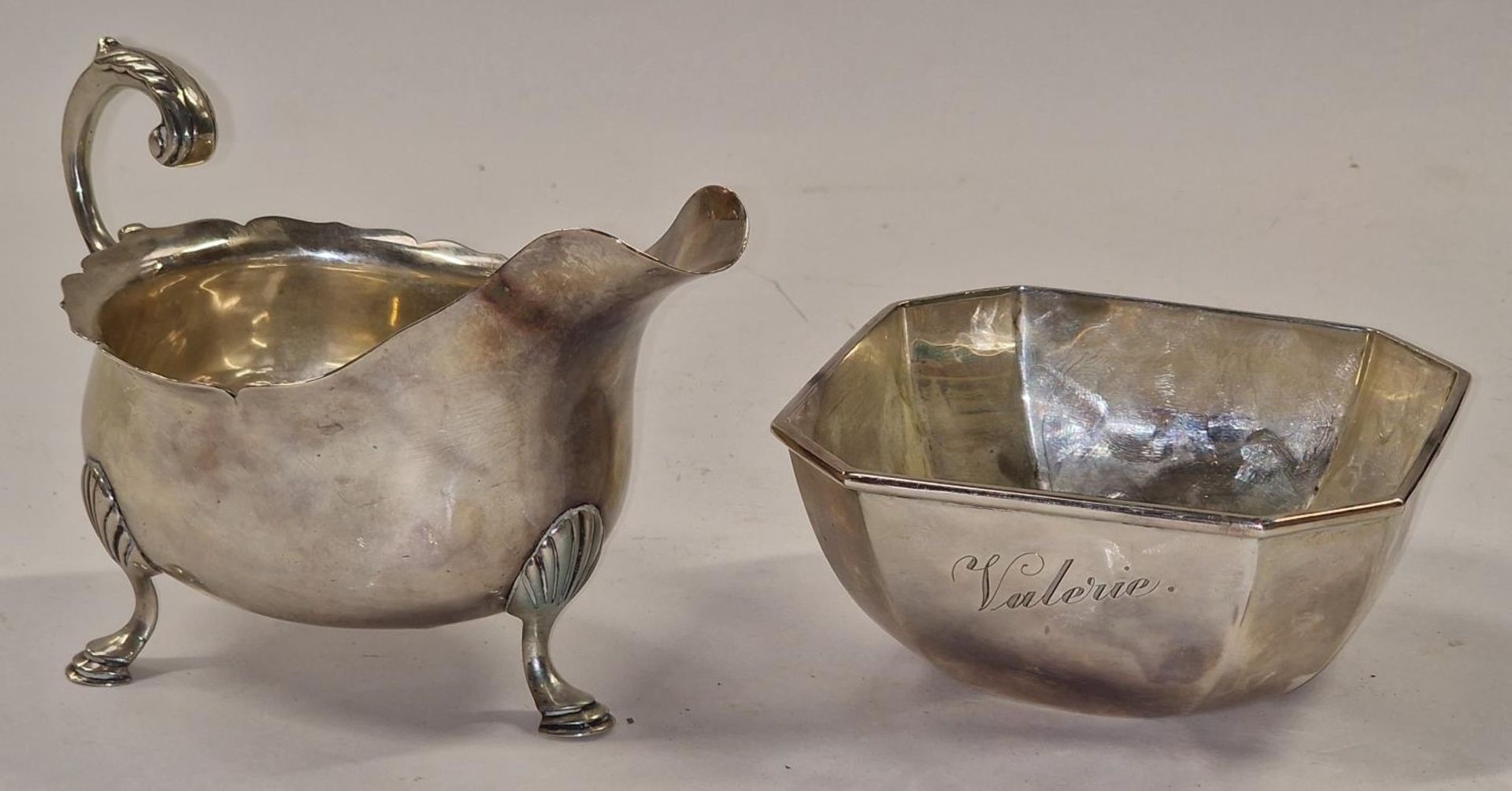 925 silver 3 leg sauce boat by Goldsmith and company. together a silver sugar bowl 350g