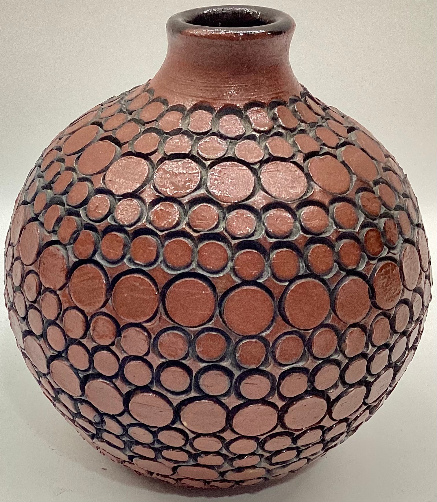 Poole Pottery Atlantis carved small onion vase A18 by Beatrice Bolton 4" high. - Image 2 of 4