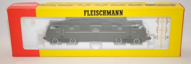 Fleischmann HO/OO gauge Loco Warship Class Greyhound BR Green ref:4246. Boxed