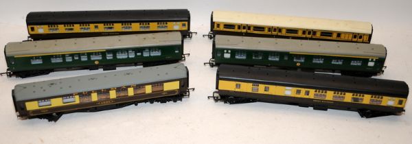 Unboxed OO gauge Carriages by Wrenn and Triang. Various Liveries. 6 in lot