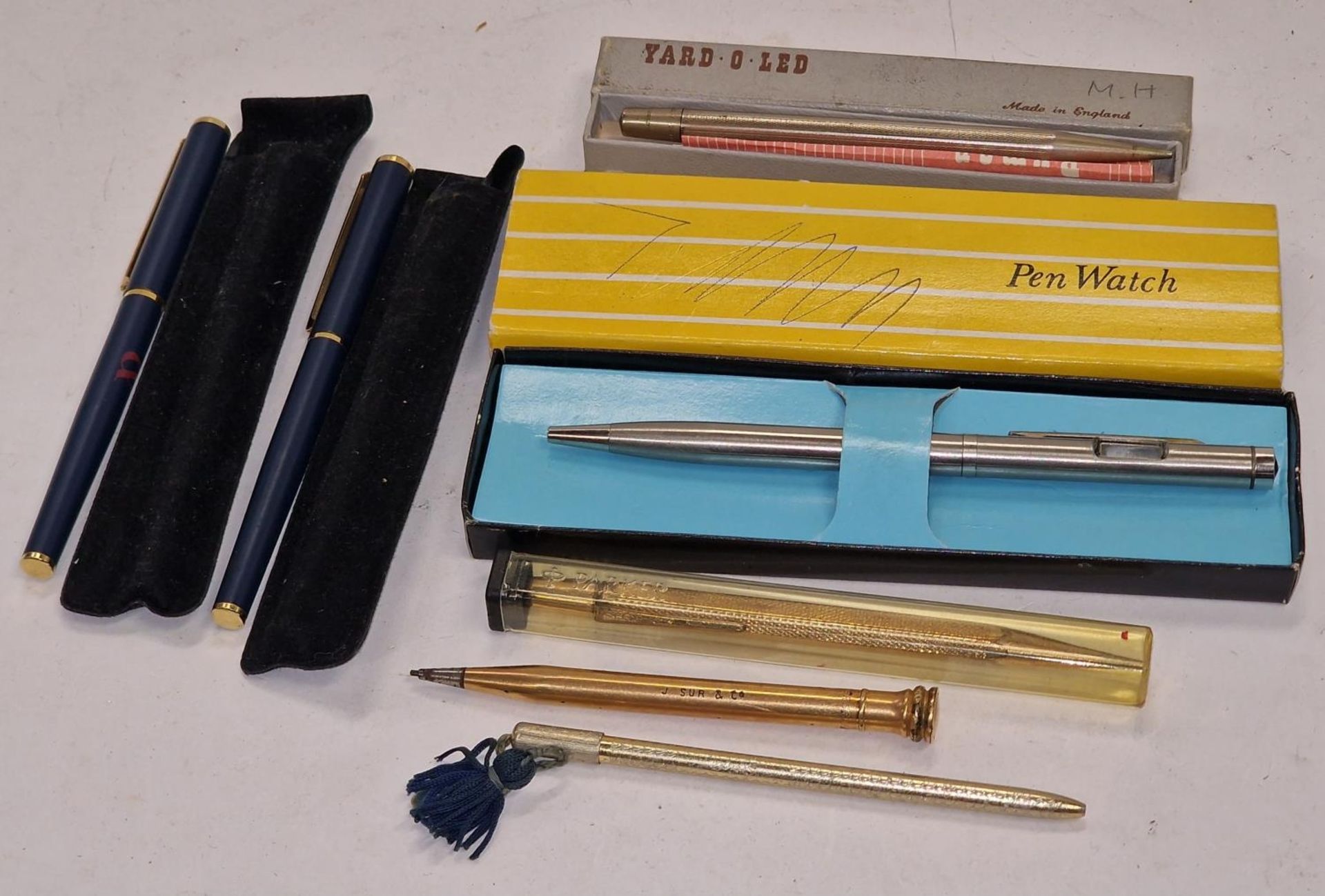 Collection of vintage collectable pens/pencils to include Parker, Yard-O-Led and a Pen Watch.