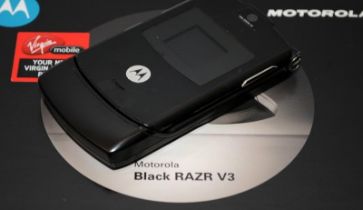 Vintage Motorola Black RAZR V3 mobile phone. In excellent cosmetic condition although not tested,