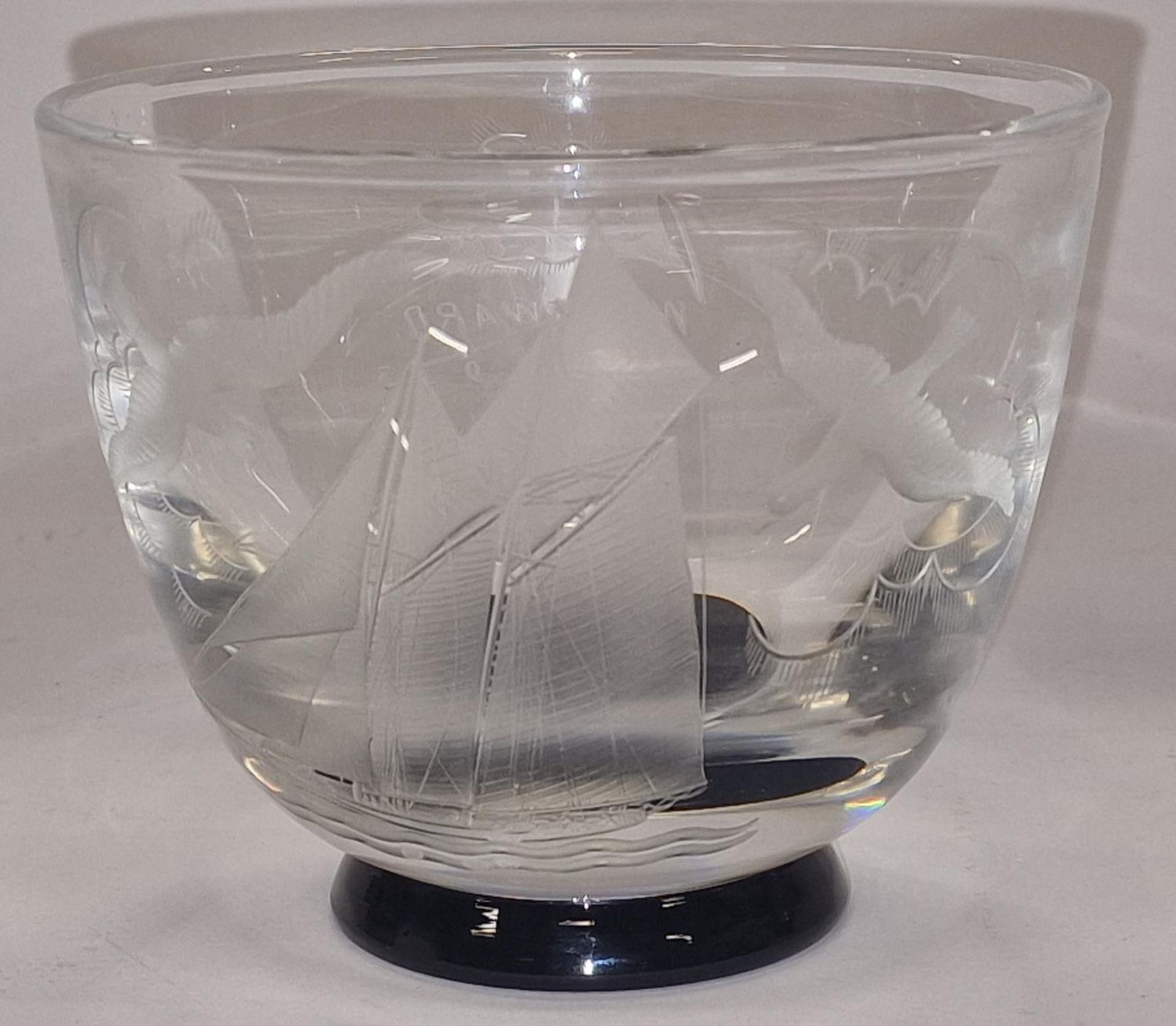 Vintage Hadeland glass bowl to commemorate visiting oslo in 1933. Signed to base 13cm diameter at