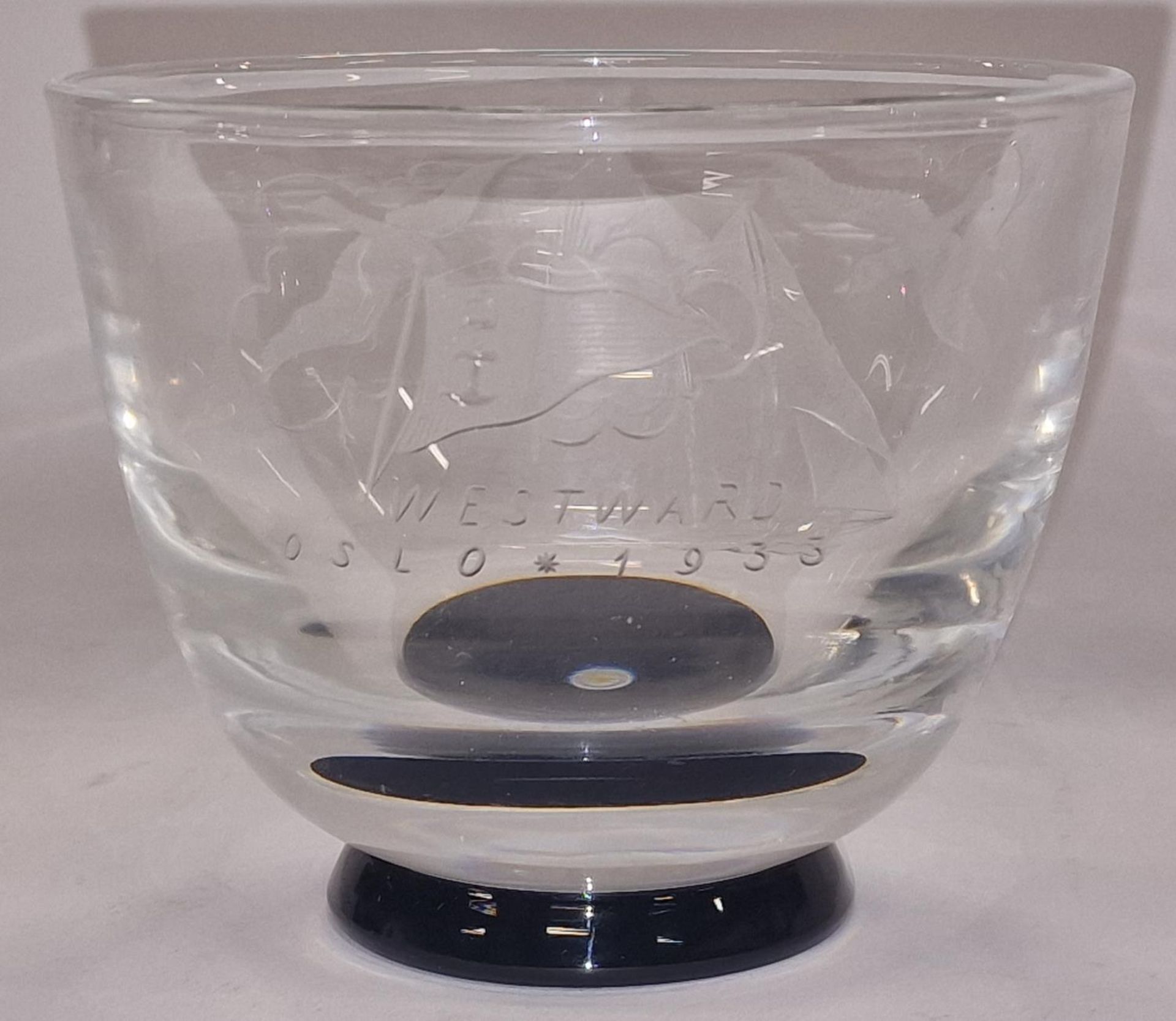 Vintage Hadeland glass bowl to commemorate visiting oslo in 1933. Signed to base 13cm diameter at - Image 2 of 5