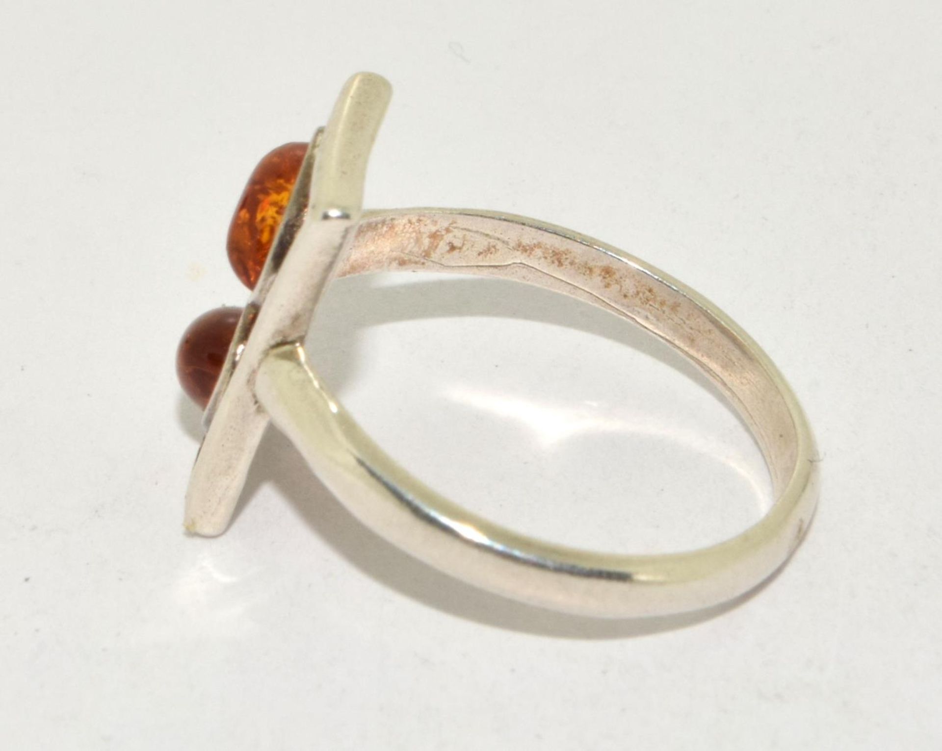 A 925 silver and amber ring Size O - Image 2 of 3