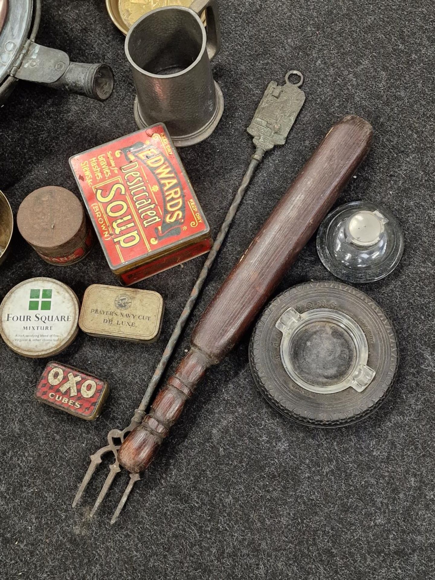 Collection of metalware items and other curios. - Image 3 of 3