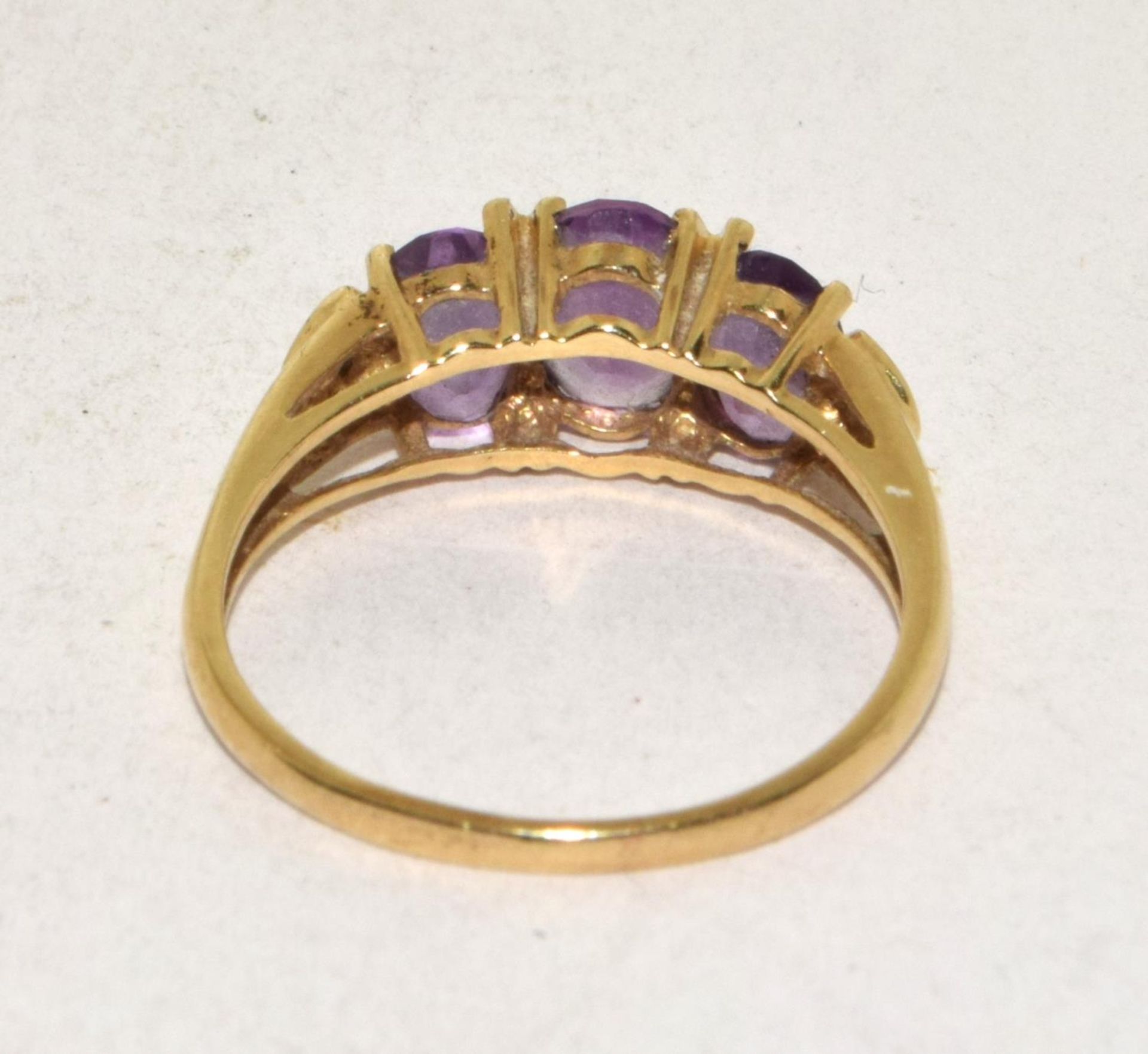 9ct gold ladies Diamond and Amethyst ring hallmarked as Diamond in the ring 2.2g size O - Image 3 of 5