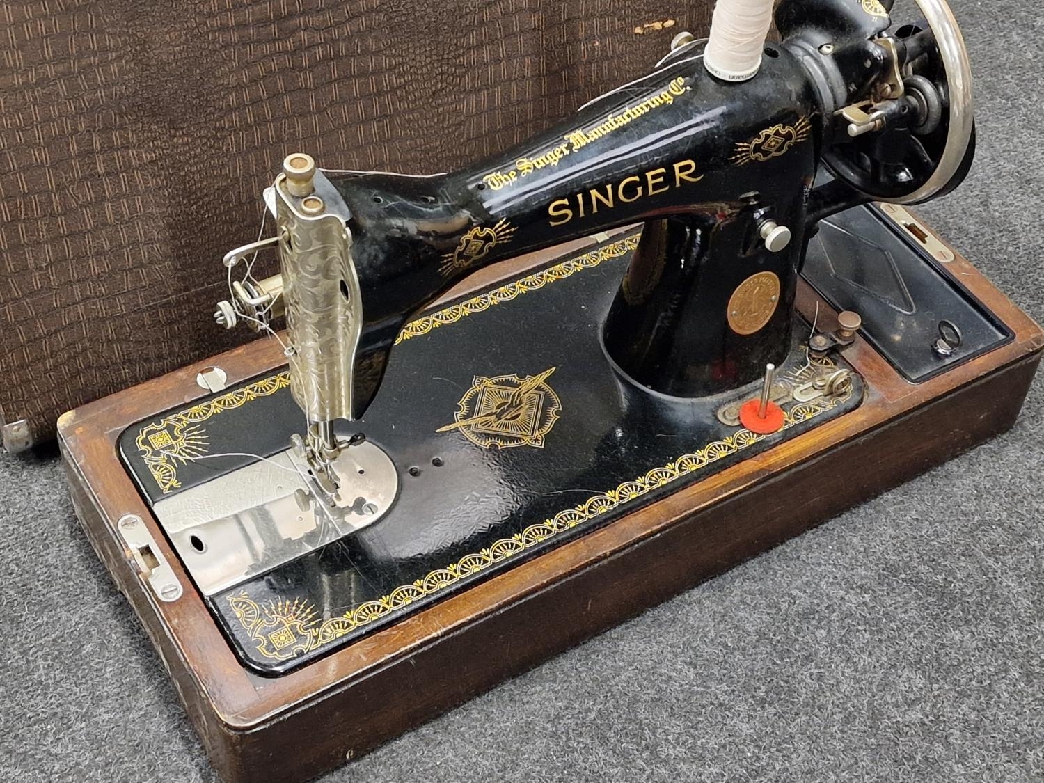 Vintage Singer sewing machine in original case. - Image 2 of 2