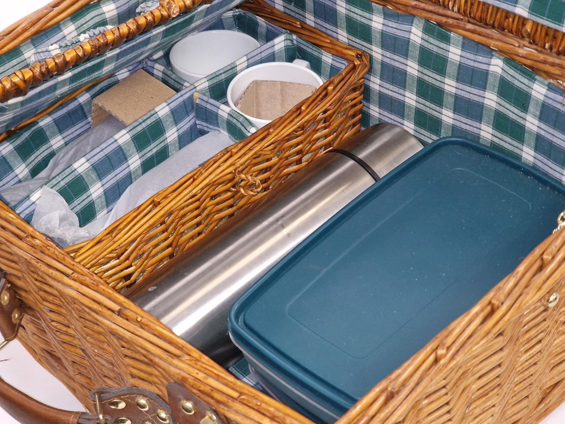 A vintage wicker complete picnic set for two looks unused. - Image 3 of 4