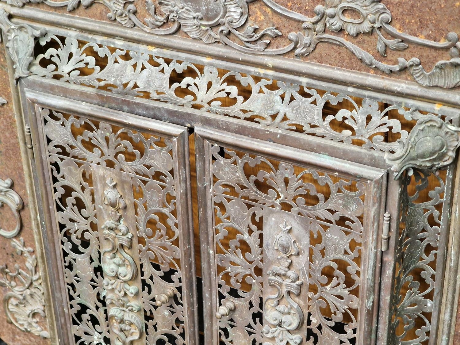 Antique French cast metal fire surround with doors to centre 96x85cm. - Image 2 of 5