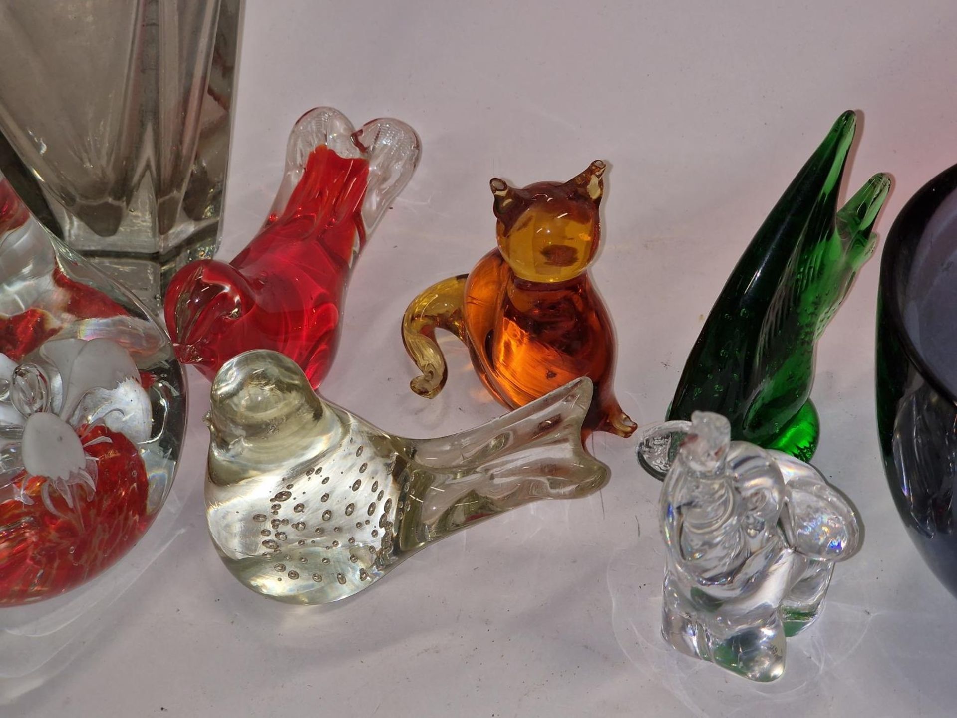 Collection of coloured glass to include animals and vases. - Image 2 of 3