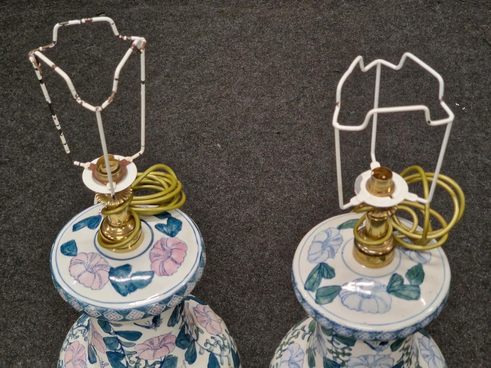 Pair of large Oriental bulbous shape patterned lamps on wooden bases. Each approx 80cm tall. - Image 3 of 5