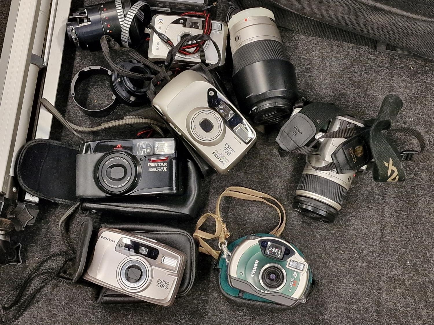 Collection of vintage cameras, camcorders and accessories to include Canon examples. - Image 2 of 4