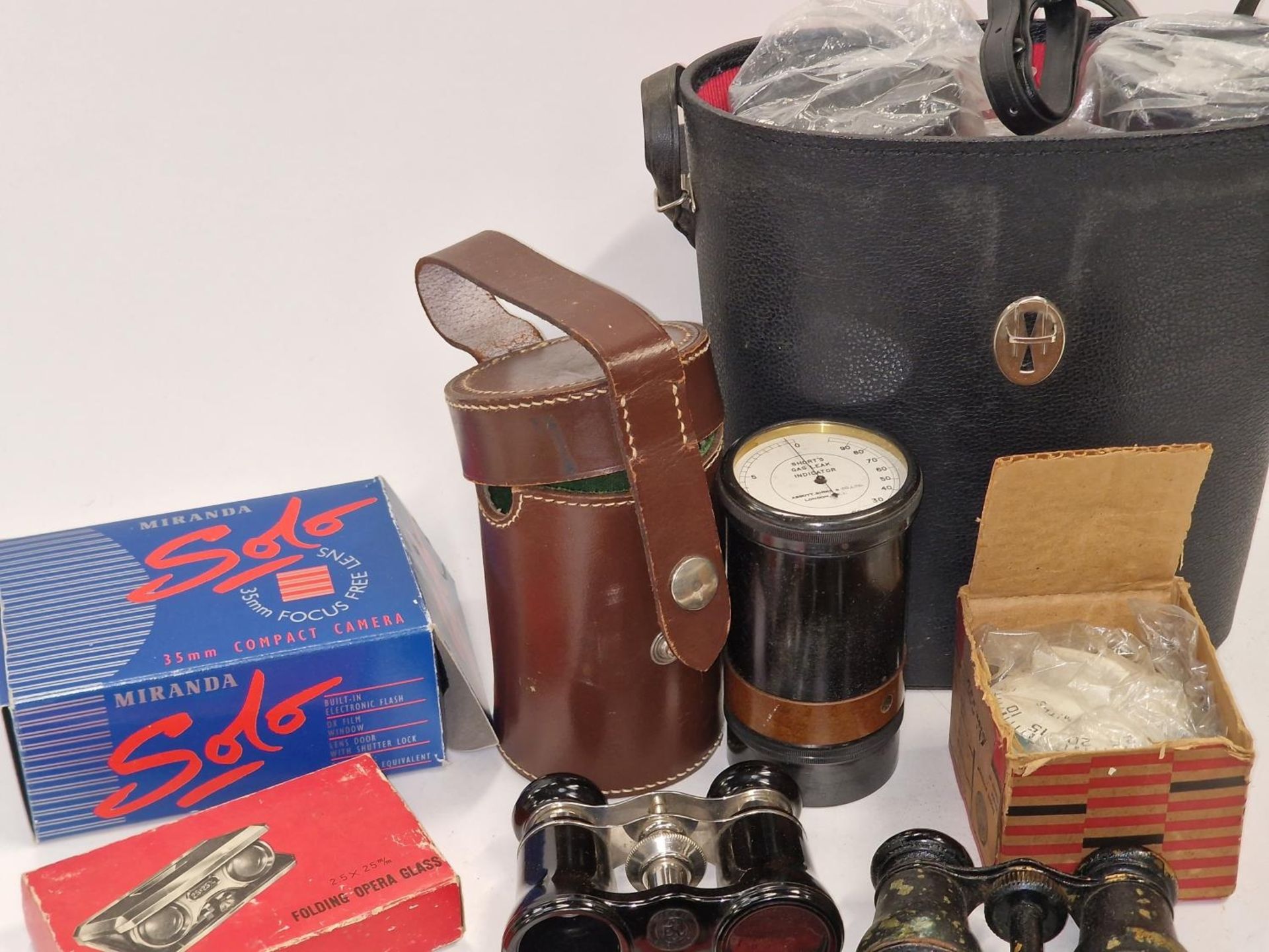 Mixed lot to include binoculars, Opera glasses, camera related items etc. - Image 3 of 3
