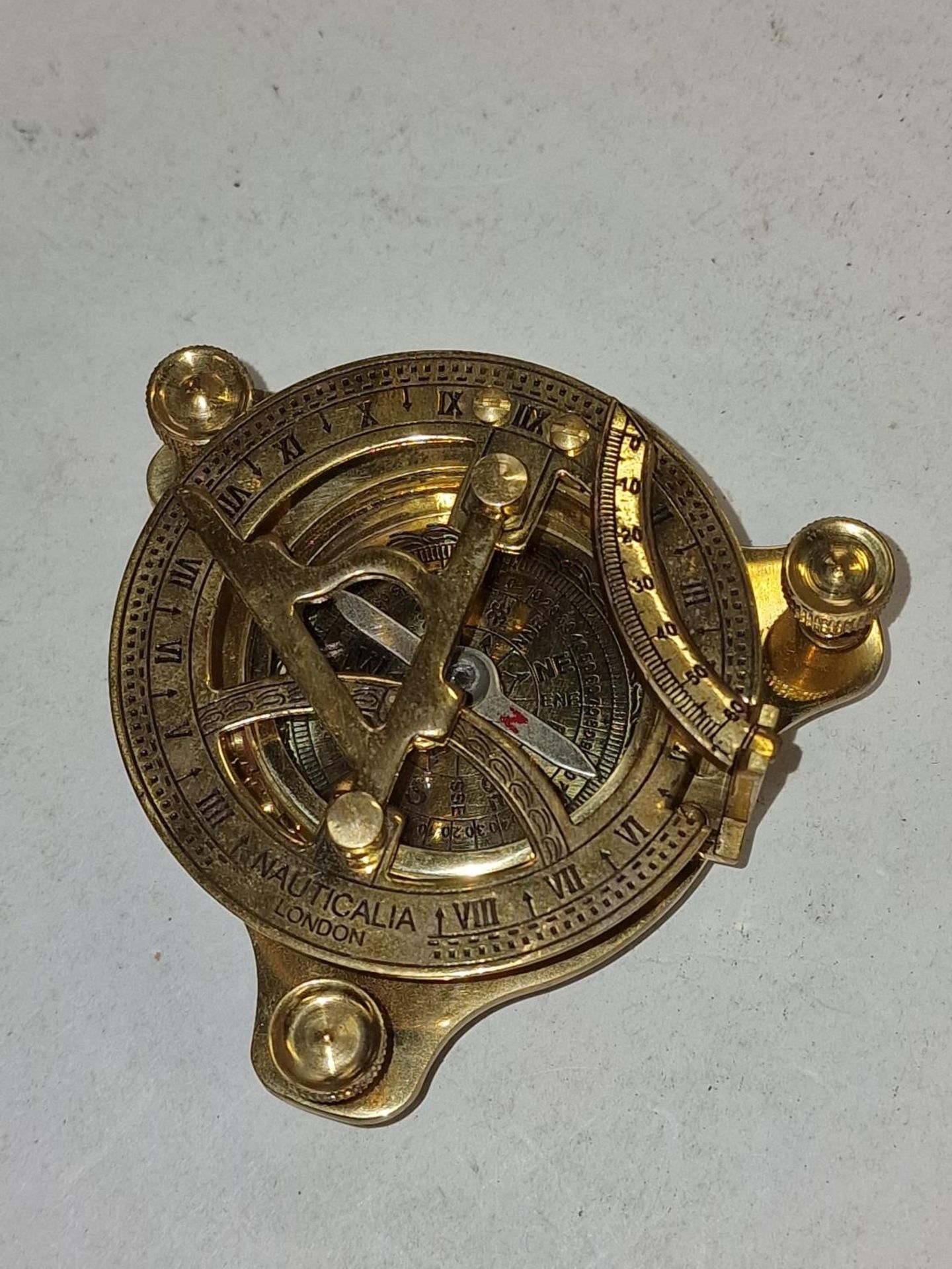 Contemporary brass nautical compass in wooden case. - Image 2 of 2