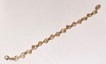 9ct gold fancy bracelet in the shape of vine leaves 20cm long 9g