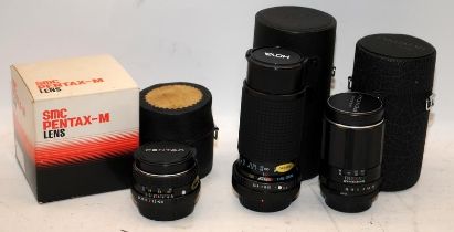 Collection of vintage camera lenses to include Pentax Takumar 1:3.5 135mm, SMC Pentax-M 1:2.8