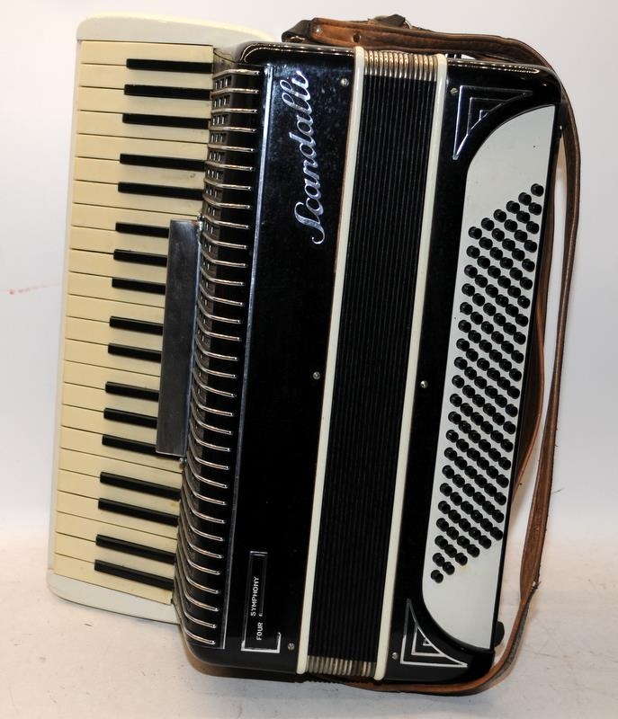 Vintage Scandalli Symphony Four Piano Accordion in original fitted case - Image 2 of 6
