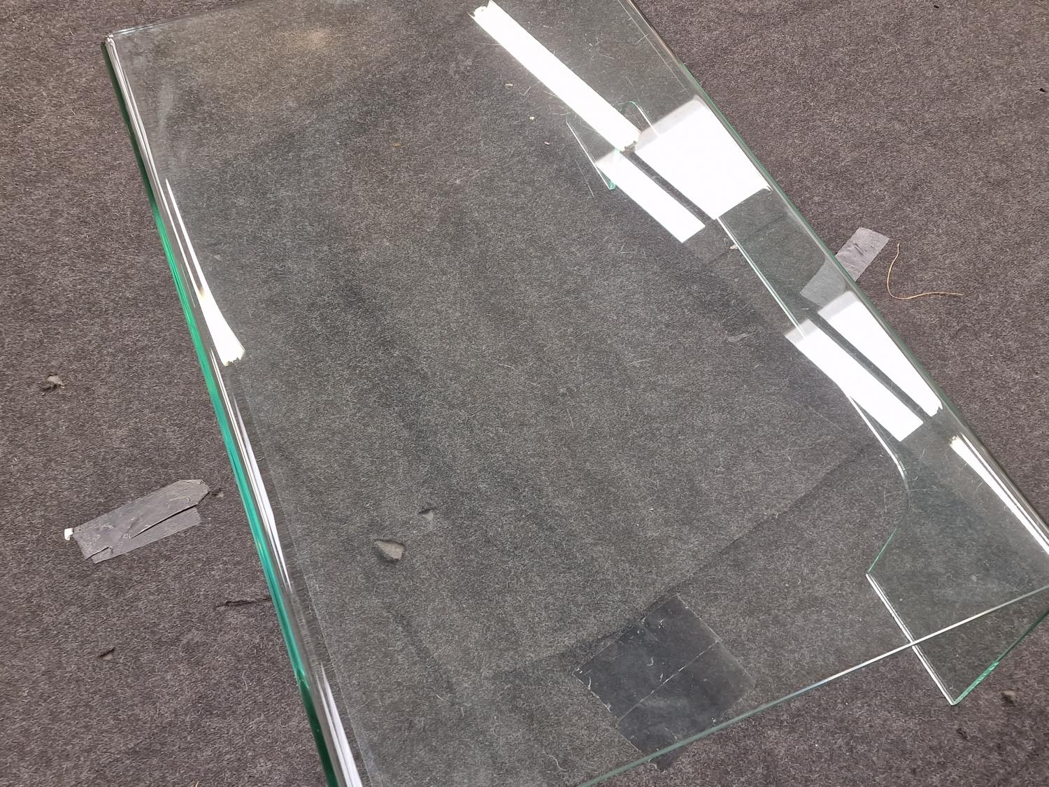 A modern glass coffee table. 35x110x65cm - Image 2 of 3