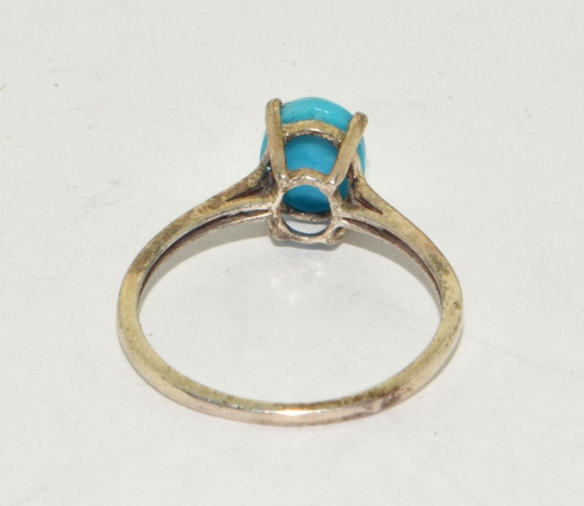 A delicate 925 silver and turquoise solitaire ring Size M 1/2. - Image 3 of 3