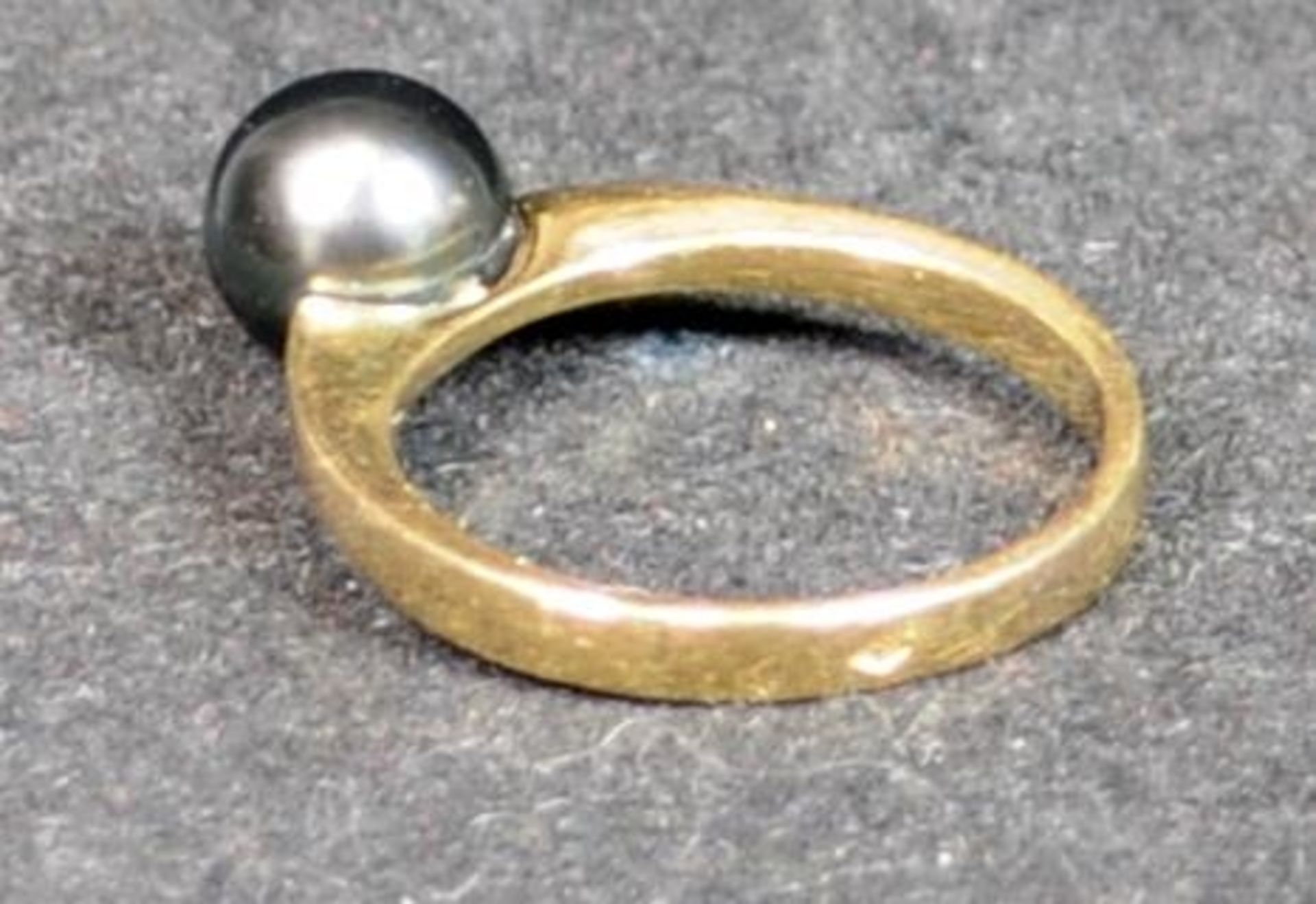 18ct gold Tahitian Black Pearl ring French hallmarked to outer rim of ring size S - Image 3 of 4