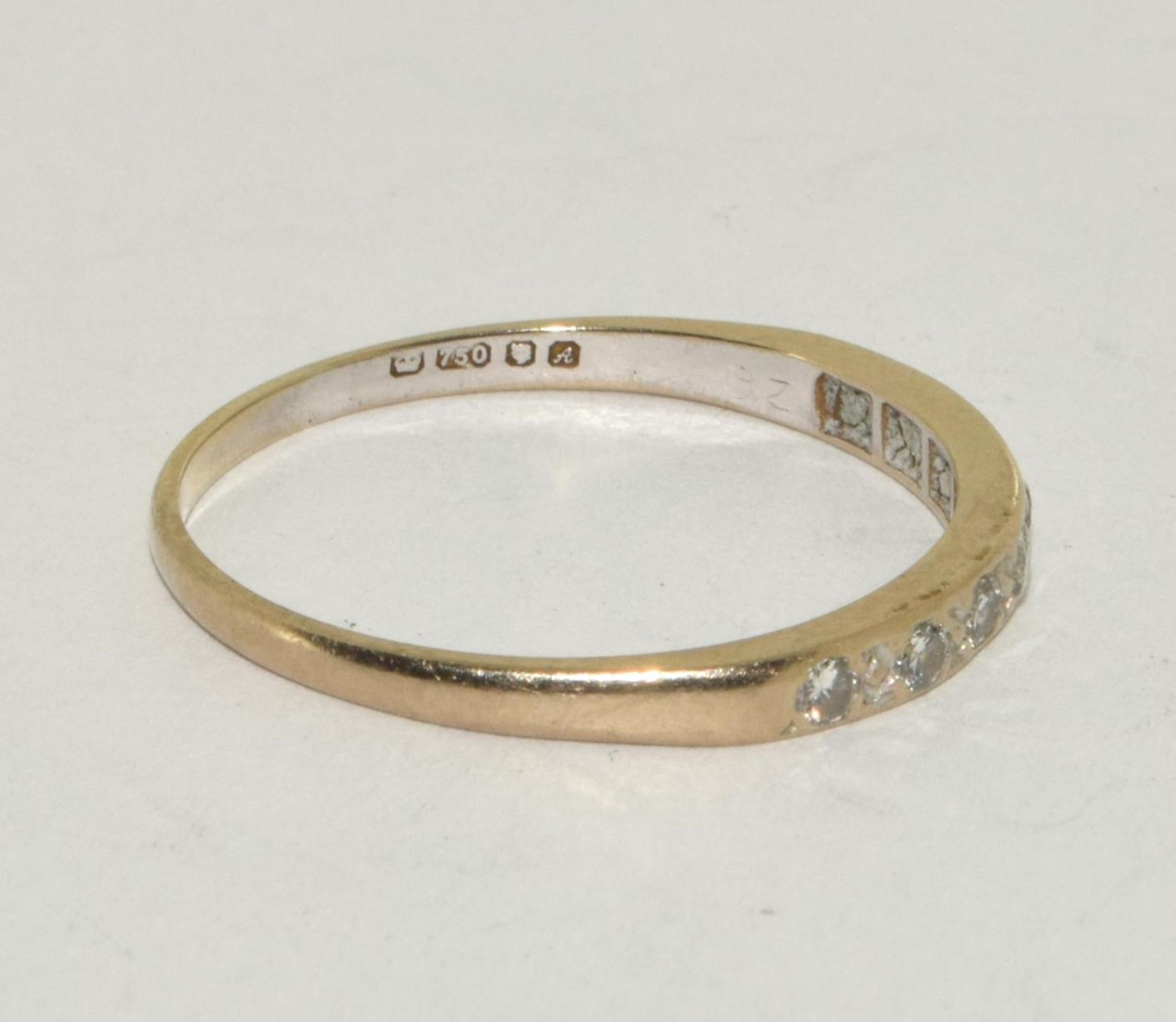 Vintage diamond and 18ct gold half eternity ring, 2.5g Size W. - Image 4 of 5