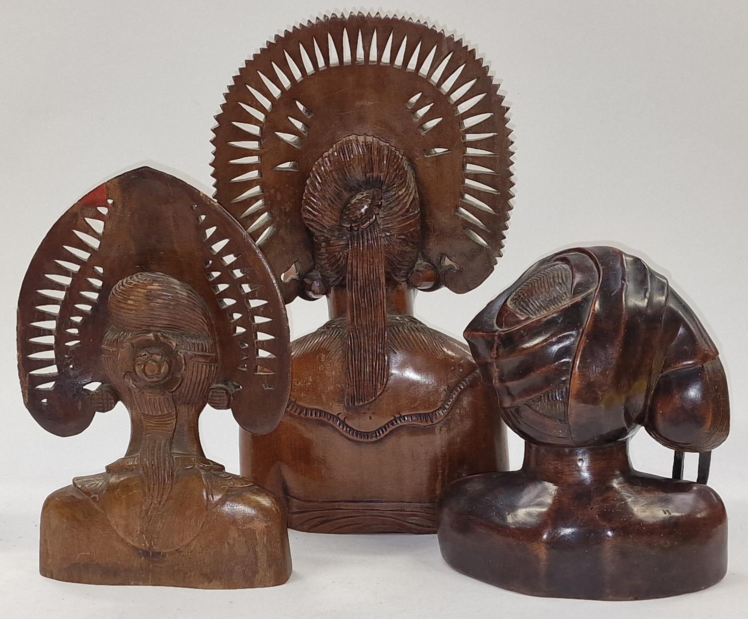 Collection of Indonesian wooden carved busts of varying sizes. - Image 2 of 3