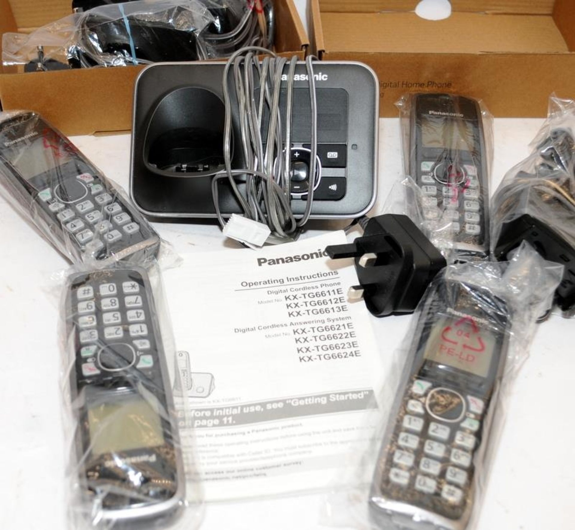 Panasonic digital cordless answering system four phones with instructions all working - Image 2 of 2