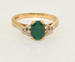 9ct gold ladies Emerald oblong faced ring size O