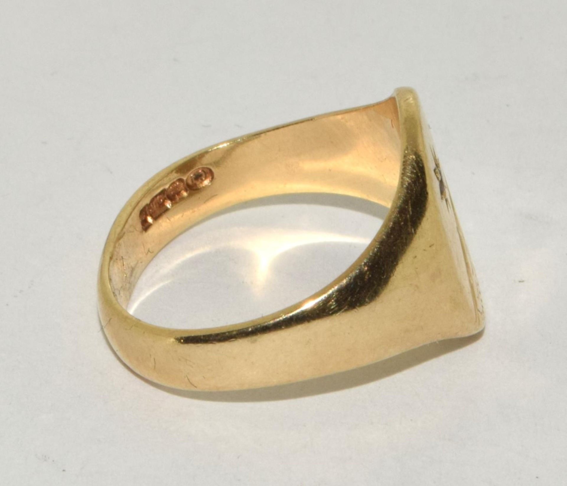 9ct gold gents signet ring with a Diamond set cartouche 5g size P - Image 2 of 5