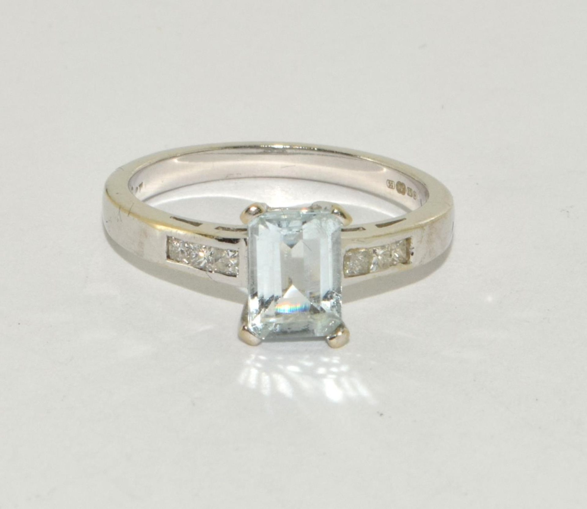 Natural aquamarine and Diamond 9ct gold ring Size N. - Image 5 of 5