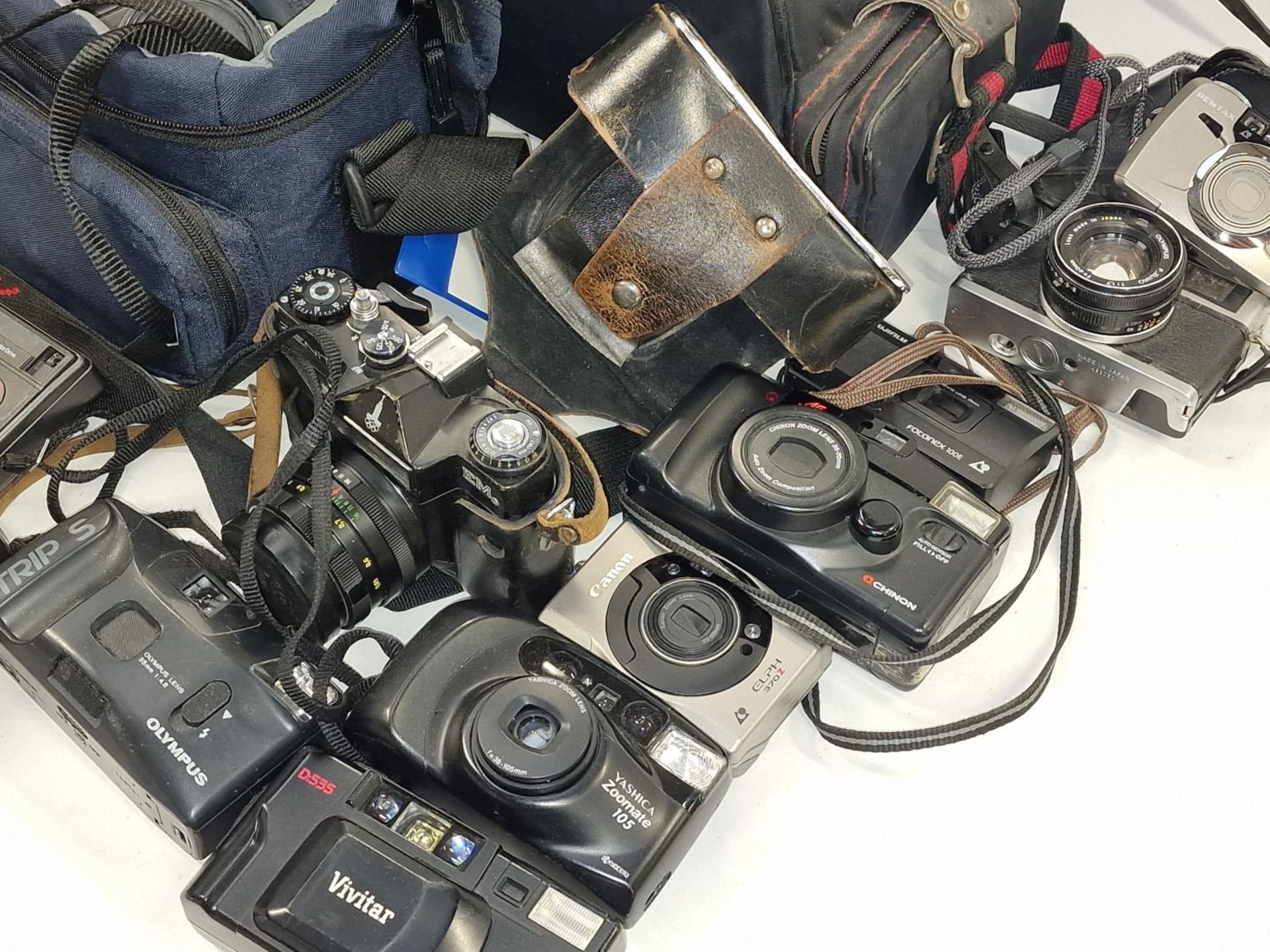 Collection of SLR and compact film cameras to include Olympus, Canon, Kodak and others. Not tested. - Image 4 of 4