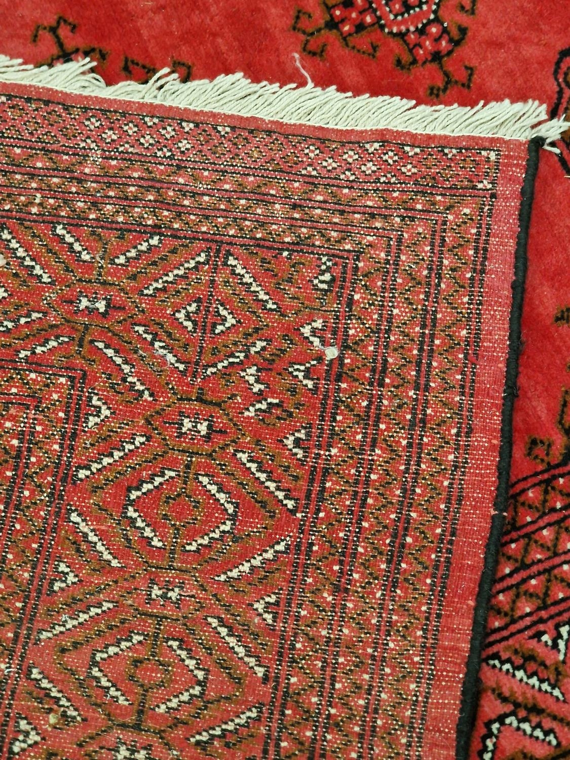 Large room size red patterned carpet 370x295cm. - Image 4 of 4
