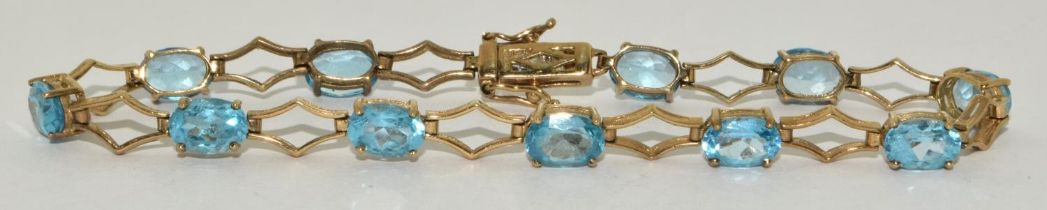 Vintage blue Topaz & 9ct gold bracelet 7.2g, 7.5" in length.