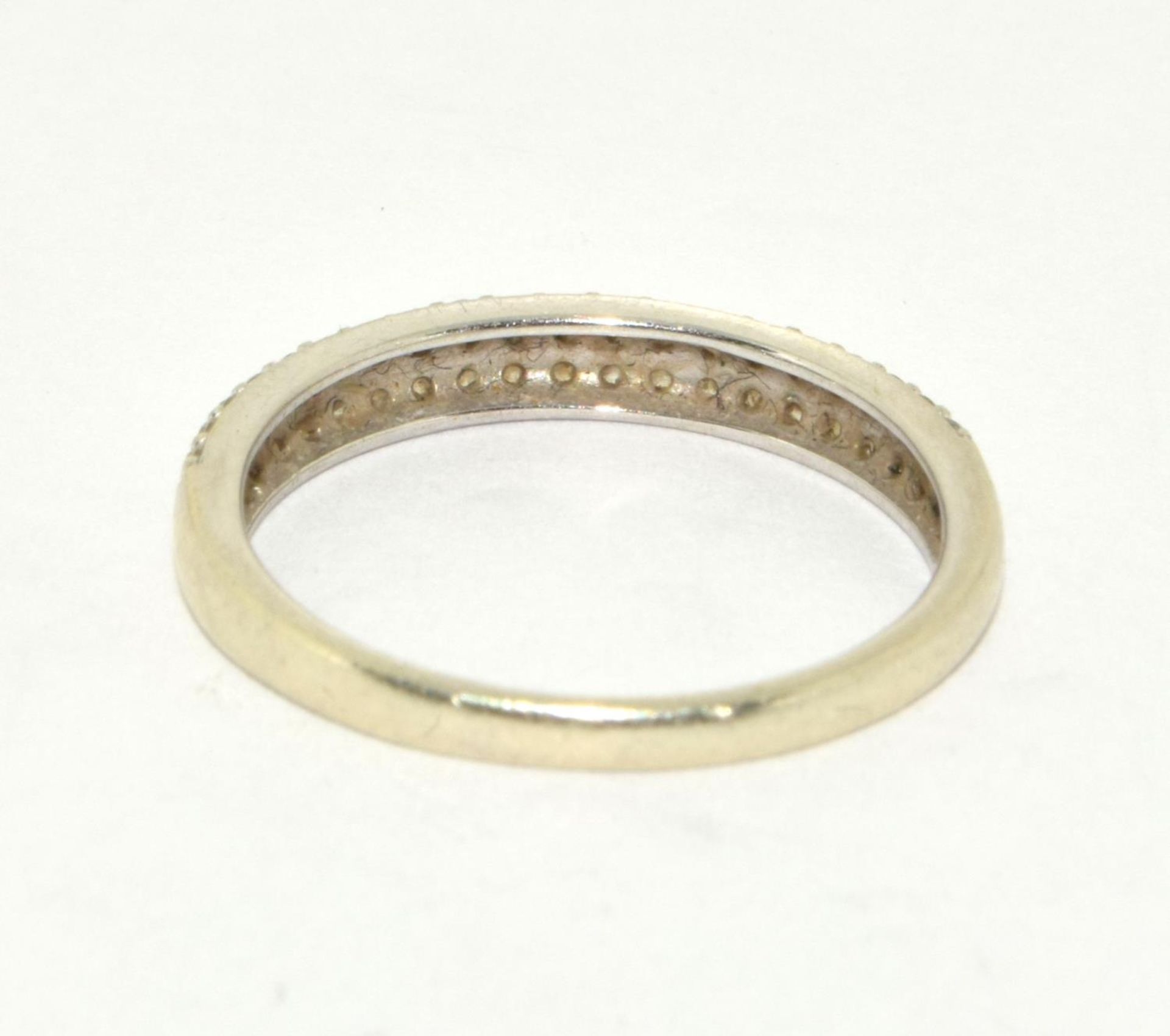 9ct white gold twin band 1/2 eternity ring size P - Image 3 of 5